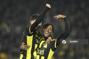 Abel Hernández, de Peñarol, Liga AUF Uruguaya. Estadio Campeón del Siglo.