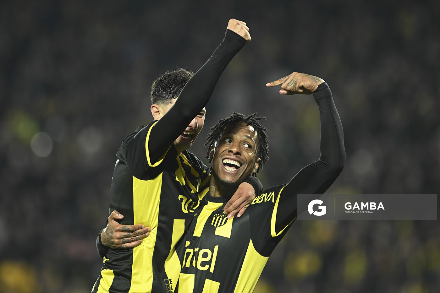 Abel Hernández, de Peñarol, Liga AUF Uruguaya. Estadio Campeón del Siglo.