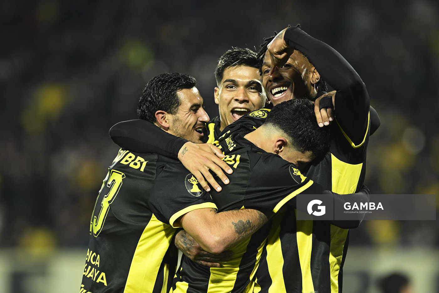 Abel Hernández, de Peñarol, Liga AUF Uruguaya. Estadio Campeón del Siglo.