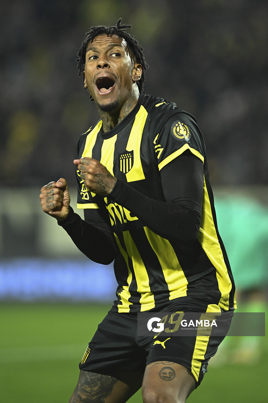 Abel Hernández, de Peñarol, Liga AUF Uruguaya. Estadio Campeón del Siglo.