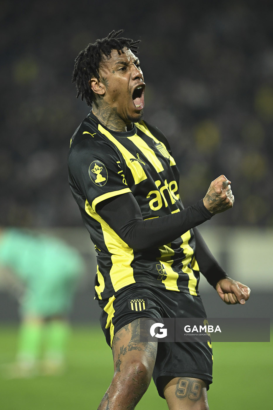 Abel Hernández, de Peñarol, Liga AUF Uruguaya. Estadio Campeón del Siglo.
