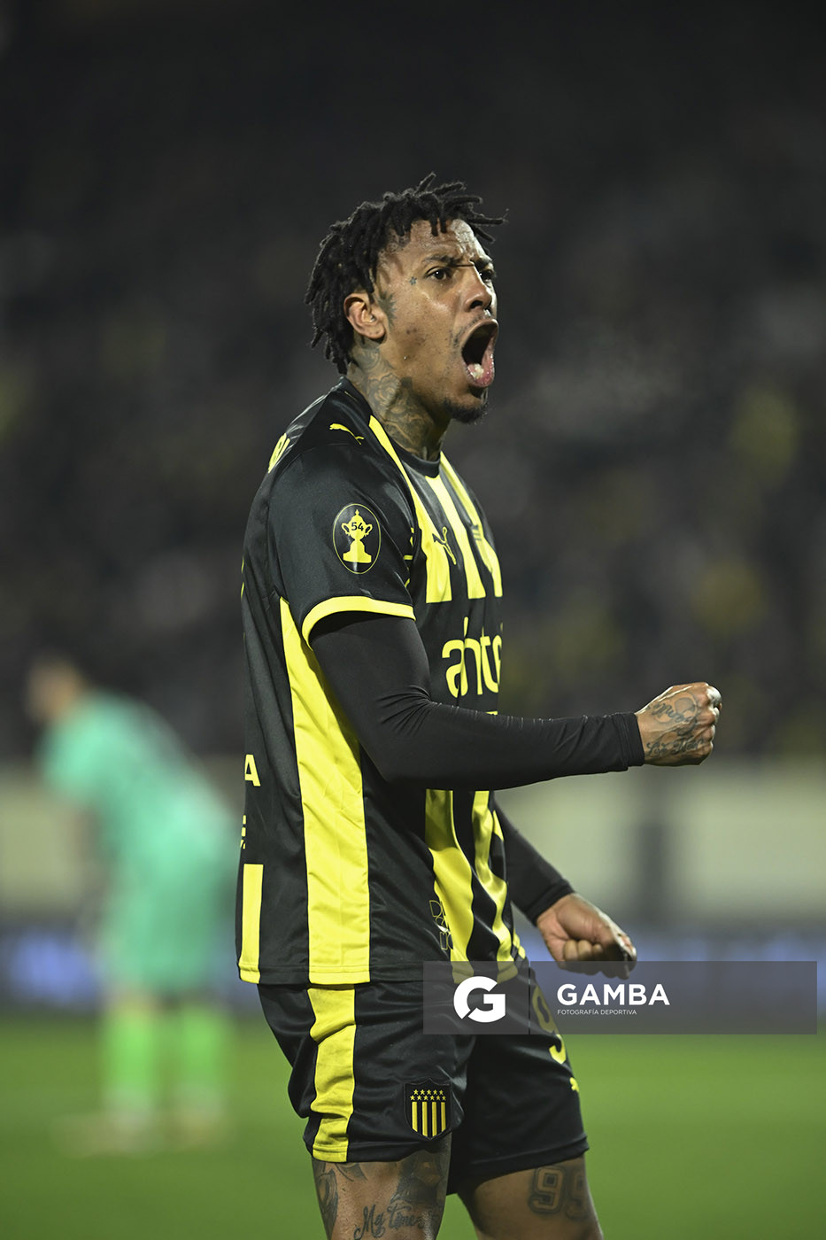 Abel Hernández, de Peñarol, Liga AUF Uruguaya. Estadio Campeón del Siglo.