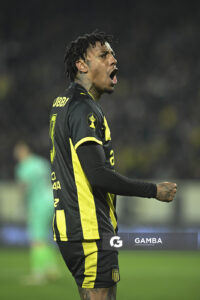 Abel Hernández, de Peñarol, Liga AUF Uruguaya. Estadio Campeón del Siglo.