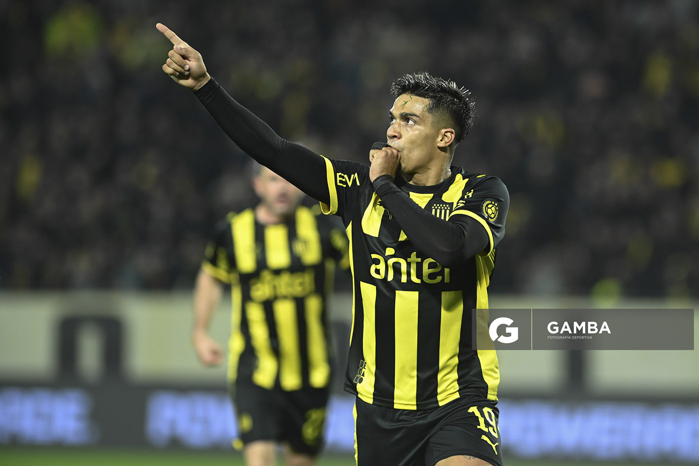 Matías Arezo, de Peñarol, Liga AUF Uruguaya. Estadio Campeón del Siglo.