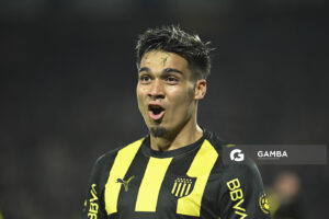 Matías Arezo, de Peñarol, Liga AUF Uruguaya. Estadio Campeón del Siglo.