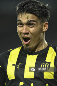 Matías Arezo, de Peñarol, Liga AUF Uruguaya. Estadio Campeón del Siglo.