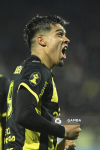 Matías Arezo, de Peñarol, Liga AUF Uruguaya. Estadio Campeón del Siglo.