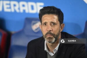 Jorge Bava, director técnico de Nacional, Liga AUF Uruguaya. Estadio Gran Parque Central.