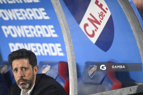Jorge Bava, director técnico de Nacional, Liga AUF Uruguaya. Estadio Gran Parque Central.