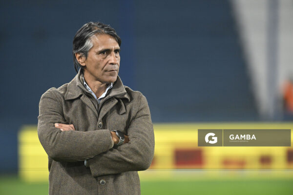 Tabaré Silva, director técnico de Progreso, Liga AUF Uruguaya. Estadio Gran Parque Central.