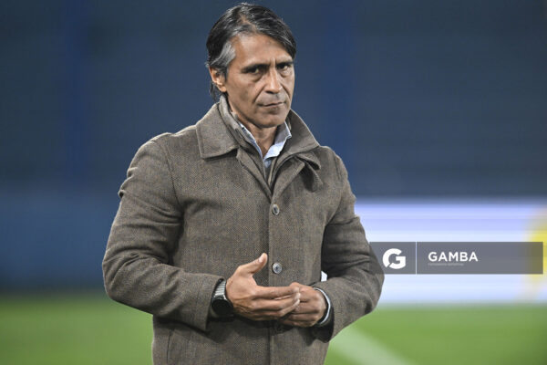 Tabaré Silva, director técnico de Progreso, Liga AUF Uruguaya. Estadio Gran Parque Central.