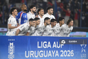Titulares de Nacional. Liga AUF Uruguaya. Estadio Gran Parque Central.