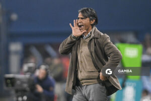 Tabaré Silva, director técnico de Progreso, Liga AUF Uruguaya. Estadio Gran Parque Central.