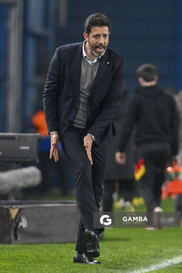 Jorge Bava, director técnico de Nacional, Liga AUF Uruguaya. Estadio Gran Parque Central.