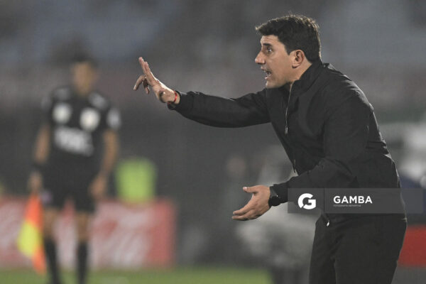 Mathías Corujo, director técnico de Wanderers, Liga AUF Uruguaya. Estadio Centenario.