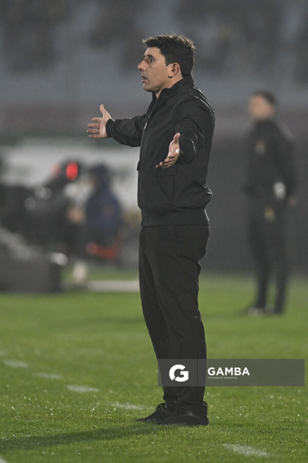 Mathías Corujo, director técnico de Wanderers, Liga AUF Uruguaya. Estadio Centenario.