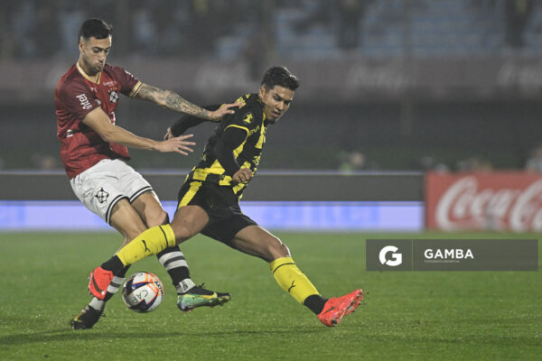 Matías Arezo, de Peñarol, Liga AUF Uruguaya. Estadio Centenario.