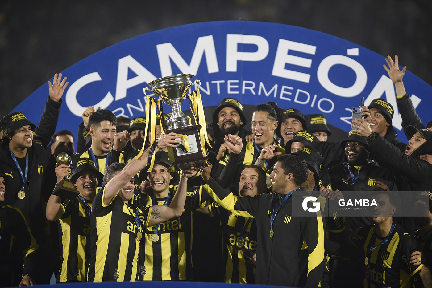Peñarol Campeón del Torneo Intermedio. Liga AUF Uruguaya. Estadio Centenario.