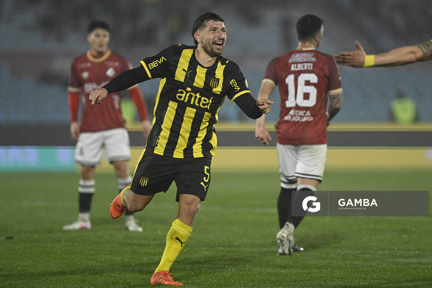 Eric Remedi, de Peñarol, Liga AUF Uruguaya. Estadio Centenario.
