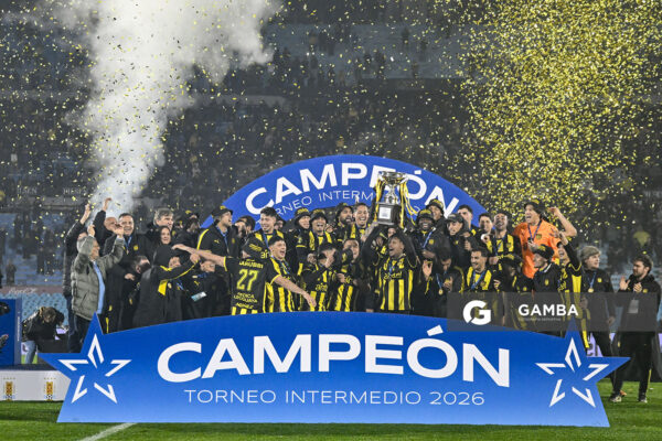 Peñarol Campeón del Torneo Intermedio. Liga AUF Uruguaya. Estadio Centenario.
