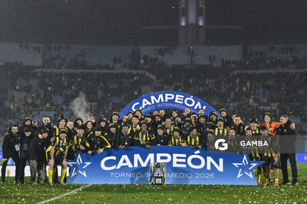 Peñarol Campeón del Torneo Intermedio. Liga AUF Uruguaya. Estadio Centenario.