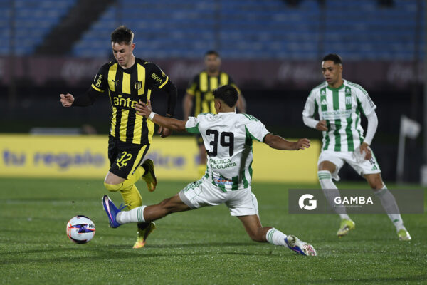 Leandro Umpiérrez, de Peñarol, Liga AUF Uruguaya. Estadio Centenario.