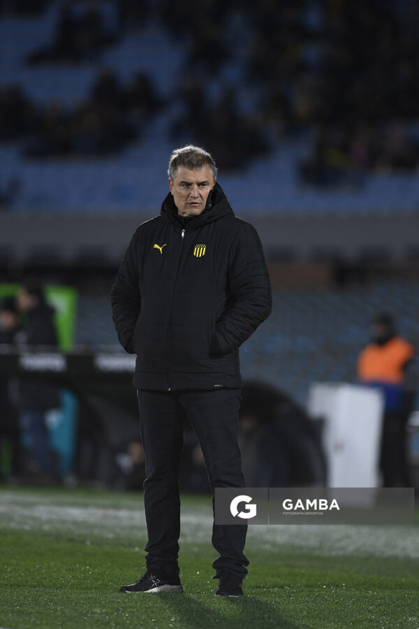 Diego Aguirre, director técnico de Peñarol, Liga AUF Uruguaya. Estadio Centenario.
