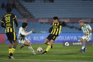 Roberto Fernández, de Peñarol, Liga AUF Uruguaya. Estadio Centenario.