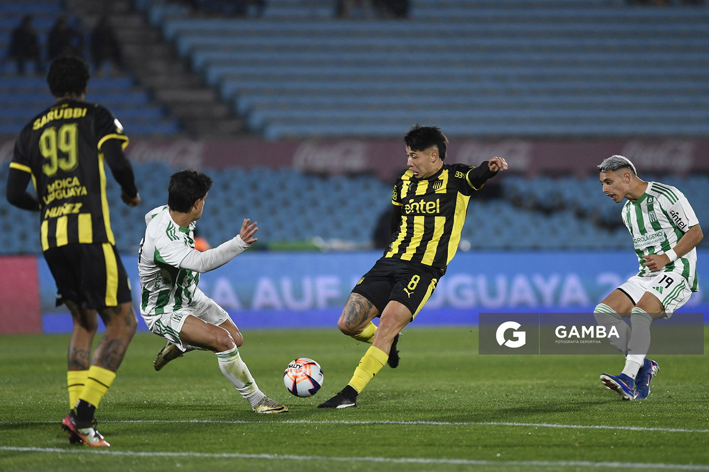 Roberto Fernández, de Peñarol, Liga AUF Uruguaya. Estadio Centenario.