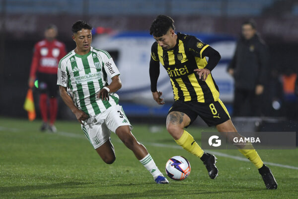 Roberto Fernández, de Peñarol, Liga AUF Uruguaya. Estadio Centenario.