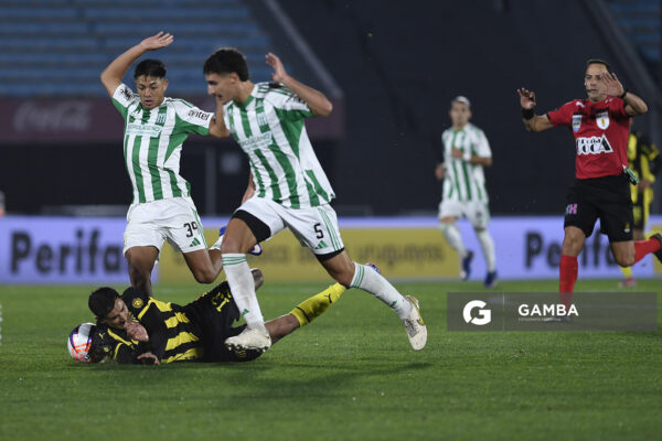 Eduardo Darias, de Peñarol, Liga AUF Uruguaya. Estadio Centenario.