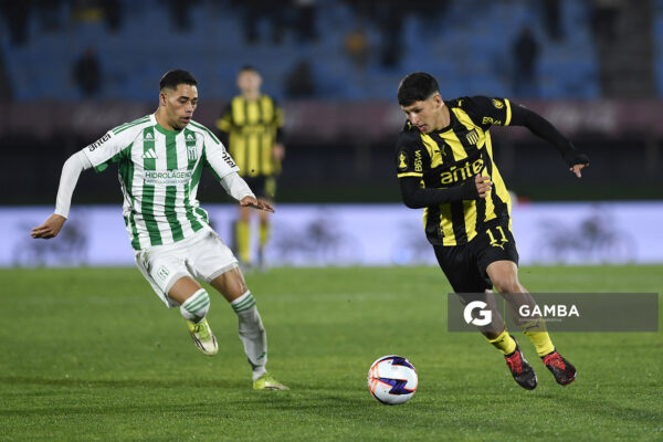 Cristian Leonel Jaime, de Peñarol, Liga AUF Uruguaya. Estadio Centenario.