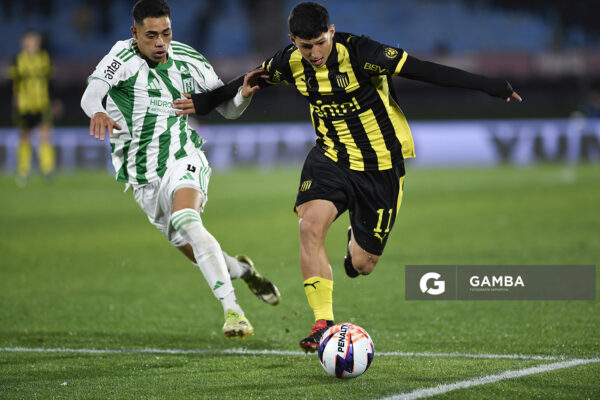 Cristian Leonel Jaime, de Peñarol, Liga AUF Uruguaya. Estadio Centenario.