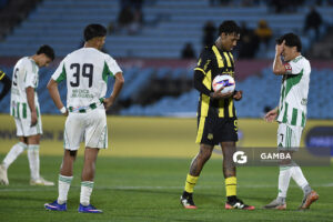 Abel Hernández, de Peñarol, Liga AUF Uruguaya. Estadio Centenario.