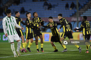 Abel Hernández, de Peñarol, Liga AUF Uruguaya. Estadio Centenario.