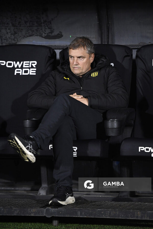 Diego Aguirre, director técnico de Peñarol, Liga AUF Uruguaya. Estadio Centenario.