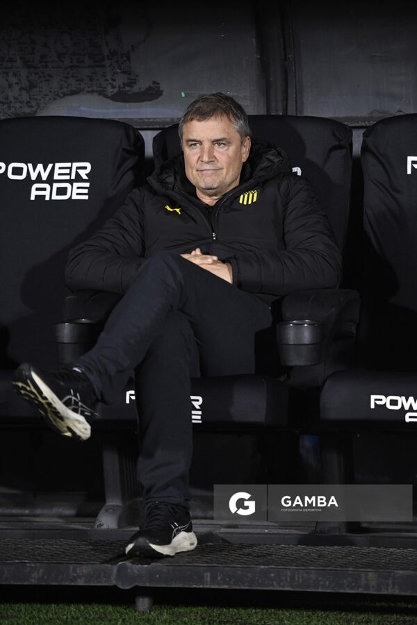Diego Aguirre, director técnico de Peñarol, Liga AUF Uruguaya. Estadio Centenario.