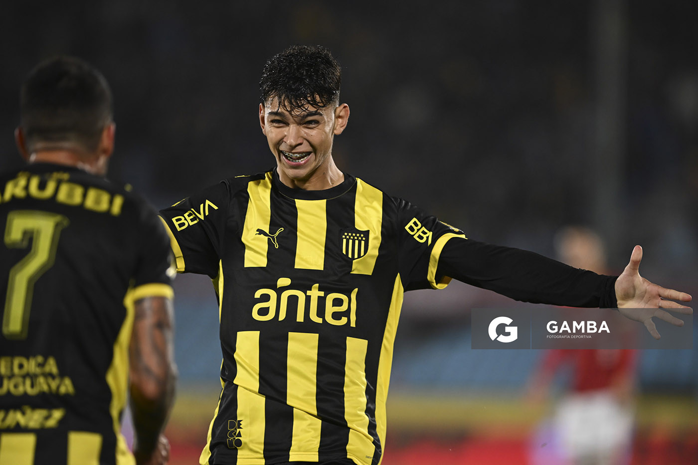 Thiago Espinosa, de Peñarol, Liga Auf Uruguaya. Estadio Centenario.