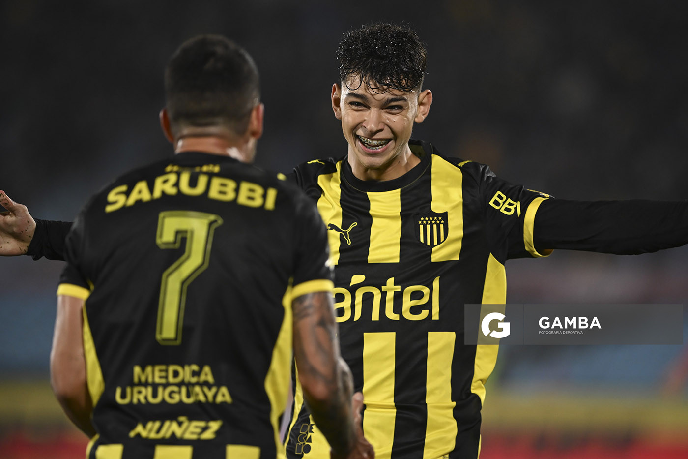 Thiago Espinosa, de Peñarol, Liga Auf Uruguaya. Estadio Centenario.