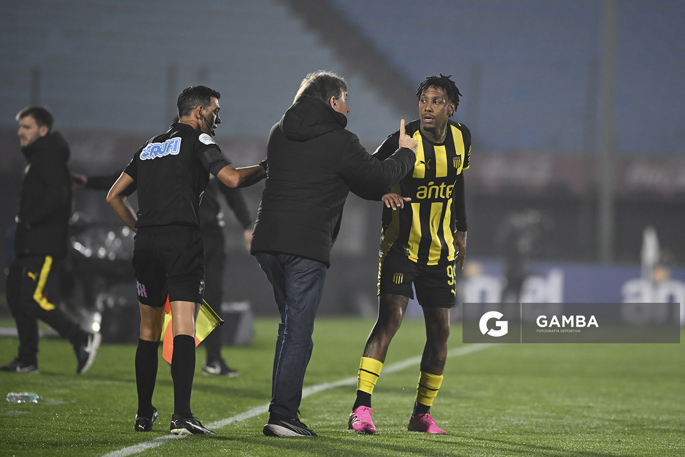 Juan Verzeri, entrenador asistente de Peñarol. Liga Auf Uruguaya. Estadio Centenario.