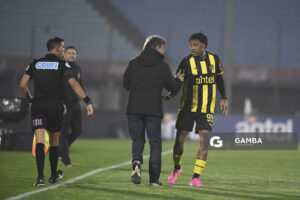 Juan Verzeri, entrenador asistente de Peñarol. Liga Auf Uruguaya. Estadio Centenario.
