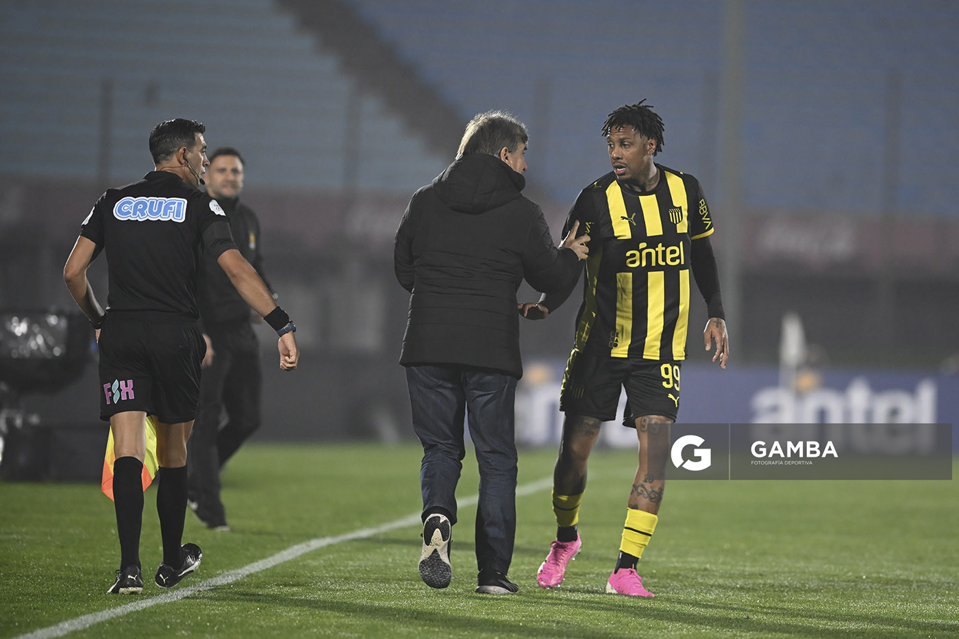 Juan Verzeri, entrenador asistente de Peñarol. Liga Auf Uruguaya. Estadio Centenario.