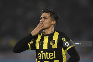 Matías Arezo, de Peñarol, Liga Auf Uruguaya. Estadio Centenario.
