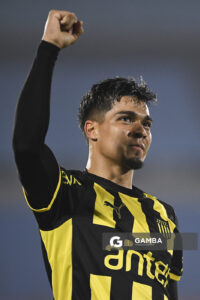 Matías Arezo, de Peñarol, Liga Auf Uruguaya. Estadio Centenario.