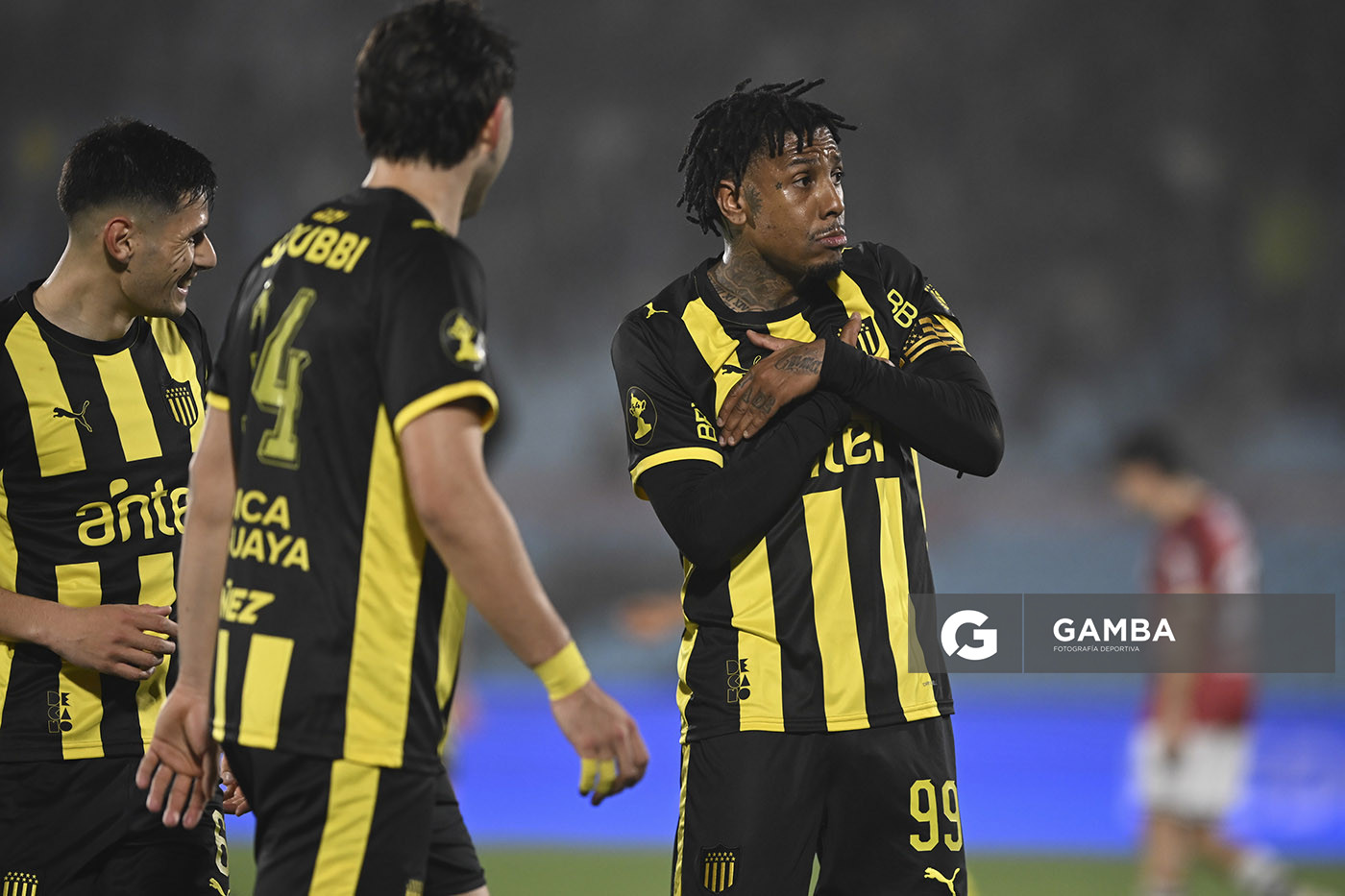 Abel Hernández, de Peñarol, Liga Auf Uruguaya. Estadio Centenario.