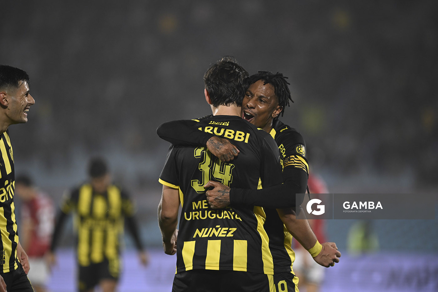 Abel Hernández, de Peñarol, Liga Auf Uruguaya. Estadio Centenario.