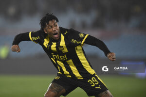 Abel Hernández, de Peñarol, Liga Auf Uruguaya. Estadio Centenario.
