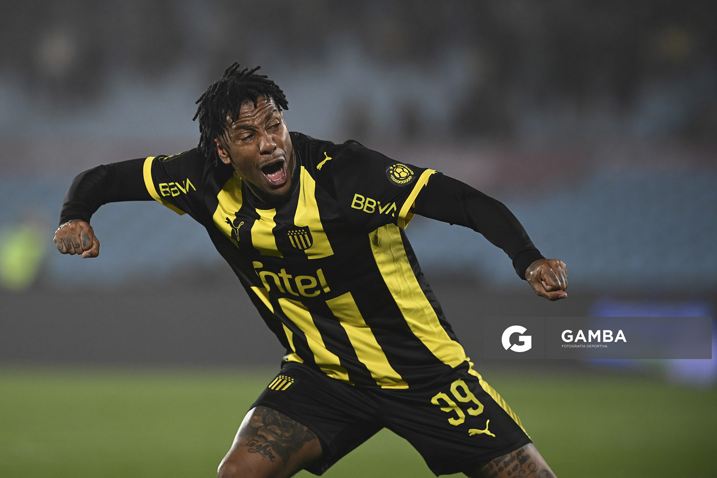 Abel Hernández, de Peñarol, Liga Auf Uruguaya. Estadio Centenario.