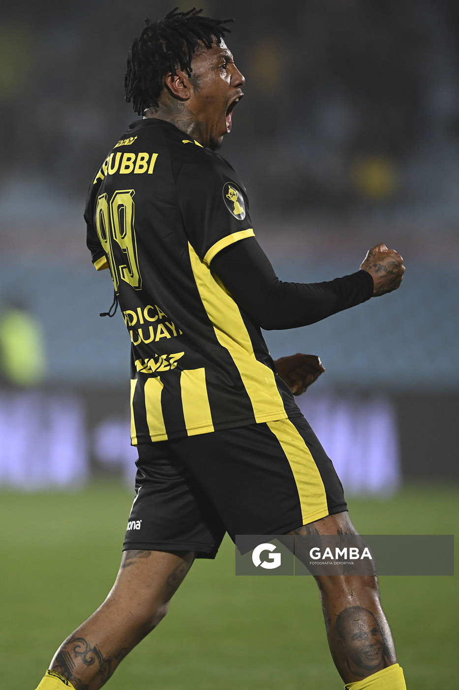 Abel Hernández, de Peñarol, Liga Auf Uruguaya. Estadio Centenario.