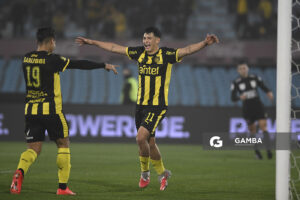 Leonel Jaime, de Peñarol, Liga Auf Uruguaya. Estadio Centenario.